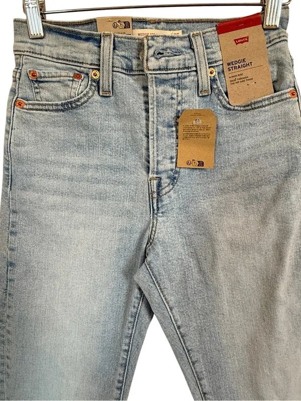Levi’s NWT Wedgie Straight Jeans Women’s 25x28 Light Wash High Rise Denim - Image 2