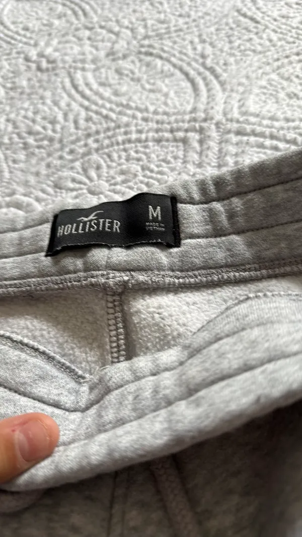 Light gray Hollister sweatpants - Image 3