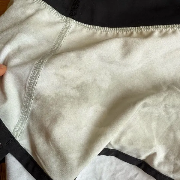 Lululemon Speed Short *4-way Stretch 2.5" Nimbus Puff Size 4 GUC - Image 5