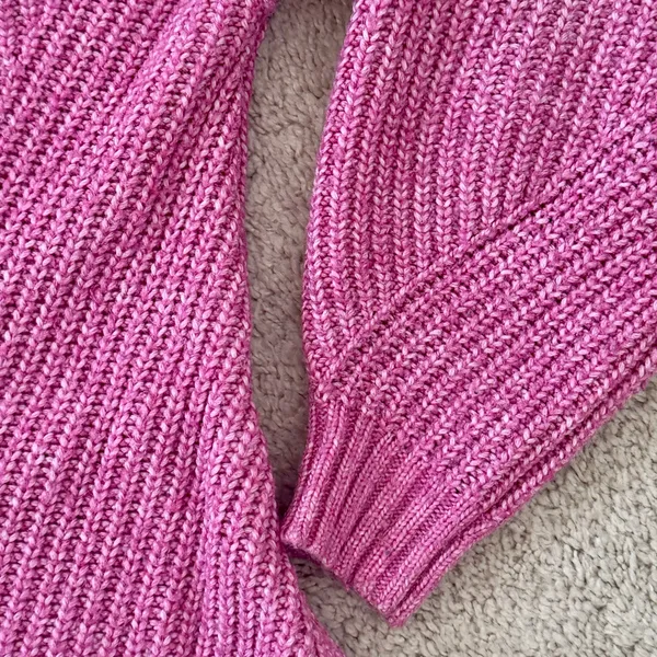 American Eagle AEO Pink Crew Neck Sweater Medium Cozy Split Hem - Image 4