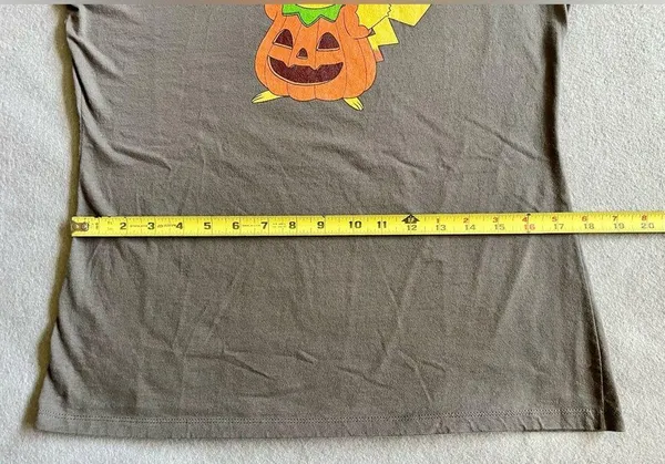 Pokémon Pikachu Women’s T-shirt Halloween Themed Gray Size Medium - Image 3