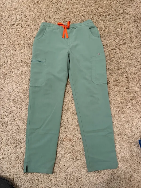 FIGS Scrubs Set - Image 4