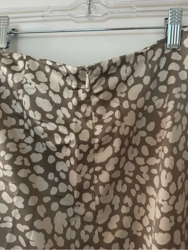 Vestique Gray and Cream Leopard Print A-Line Silk Skirt Size Small - Image 6
