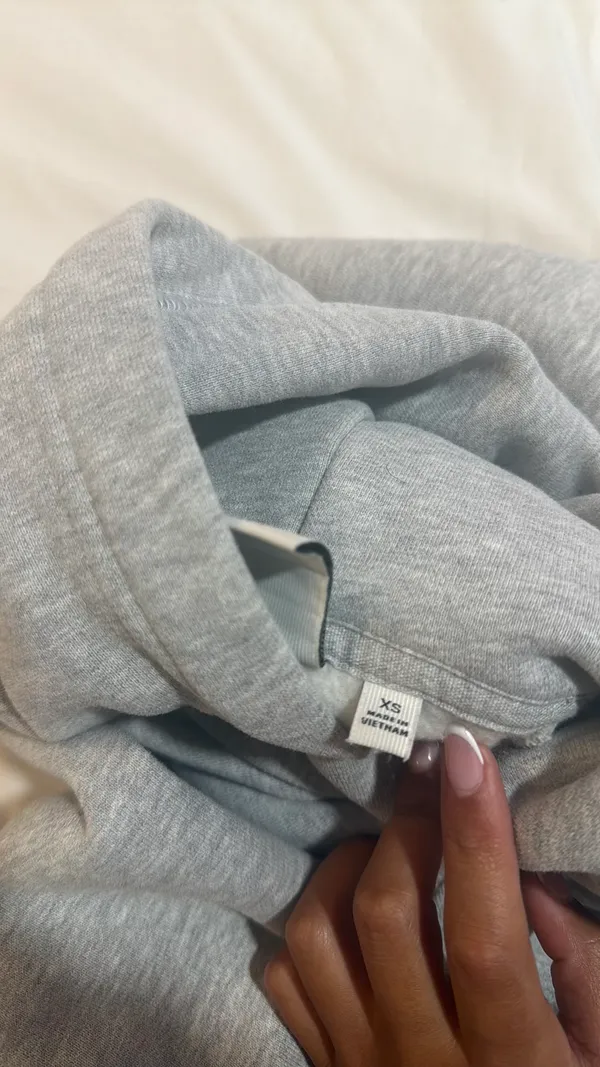 Aritzia Xs grey hoodie. Sweat fleece - Image 2