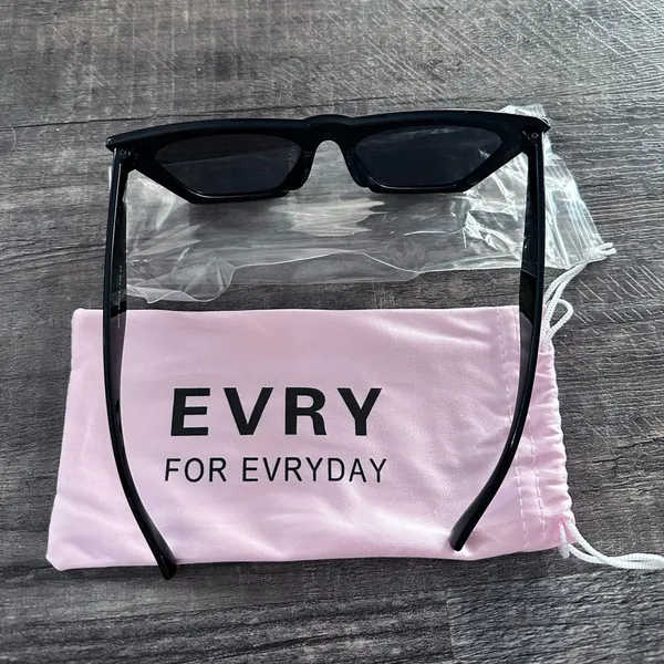 NEW Evry Jewels Sunglasses - Image 3