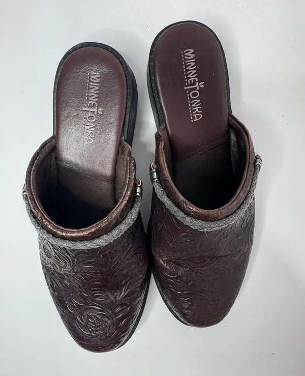 Minnetonka Brown Leather Mules Size 6.5 - Image 2