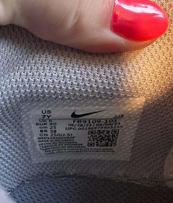 Nike Dunk Low Light Carbon  - Image 9