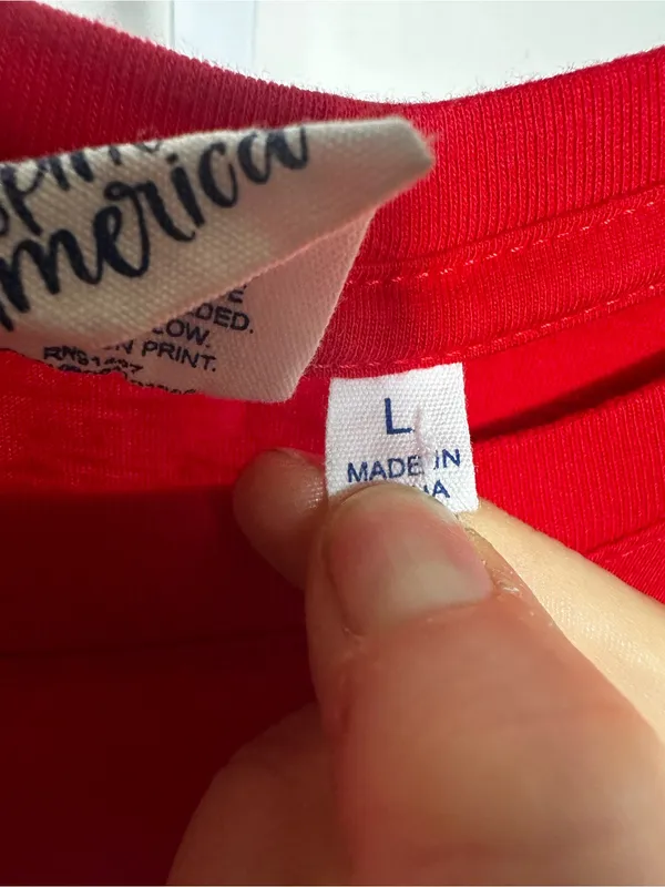 H5. Spirit of America USA Graphic Red USA T-Shirt large - Image 4