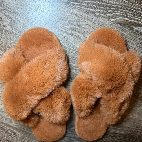 Fluffy‎ Brown Slippers Size 8 - Image 3