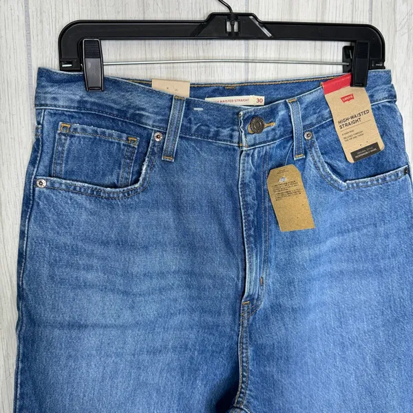 NWT Levi’s High Waisted Straight Jeans in Joe Strut Destructed size 30x29 NEW - Image 4