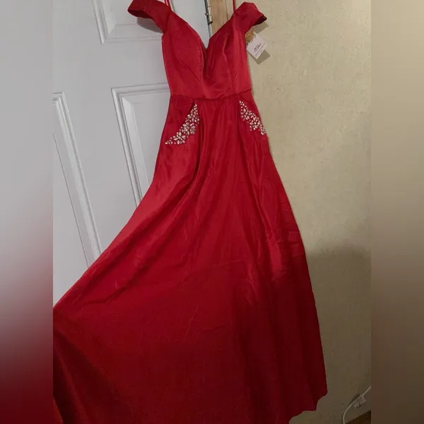Say Yes To The Prom Chic Scarlet Off-Shoulder size 1 - Image 3