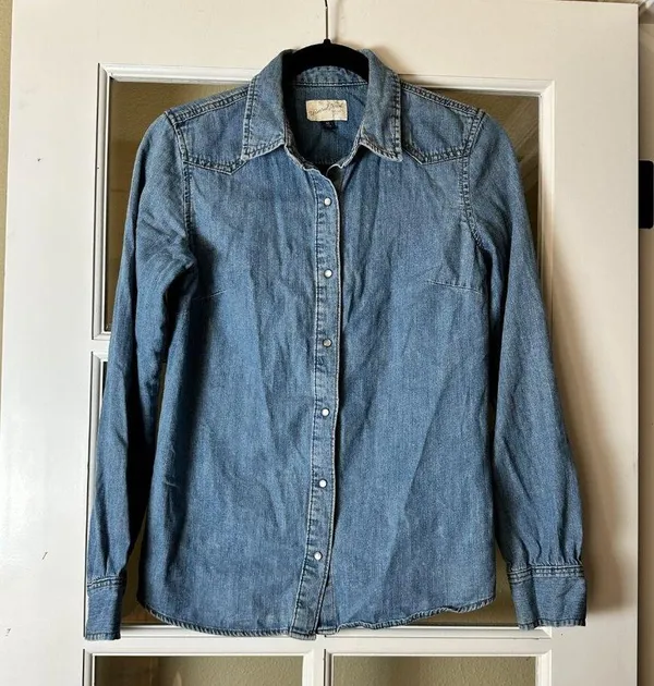 Universal Threads Western Denim Pearl Button Jean Shirt Size XS - Image 2