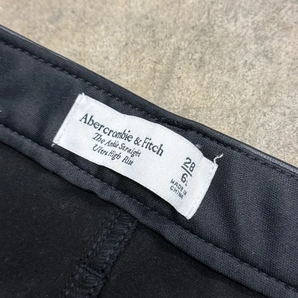 Abercrombie & Fitch Vegan Leather 90s Straight Pant 6L - Image 5