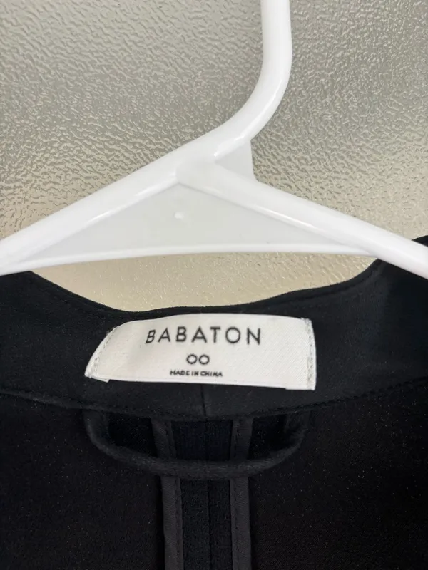 Babaton Aritzia Cropped Black Blazer - Image 2