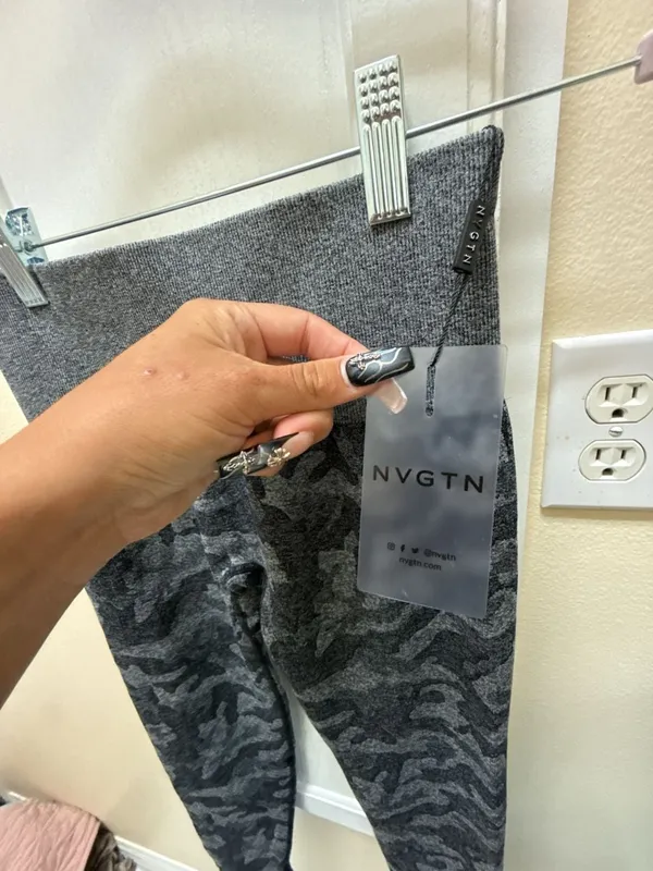 NVGTN Camo Seamless High-Waisted Leggings in Gray/Black - Image 2
