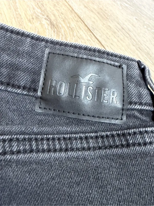 Hollister Ultra High-Rise 90s Straight Jeans In Washed Black - Image 9