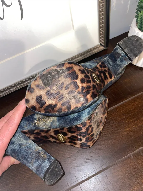 Betsey Johnson Sophiaa Blue Platform Heels with Gold Size 7 - Image 11