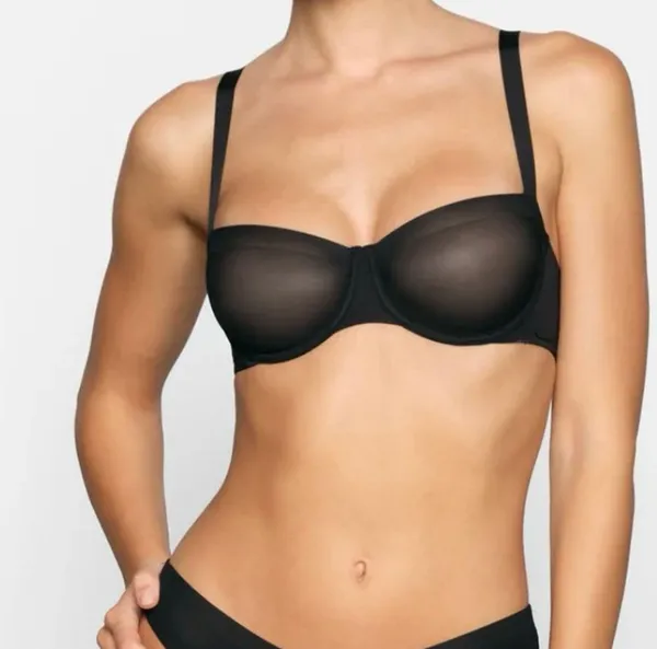 SKIMS NWT no show molded unlined balconette size 32C - Image 2