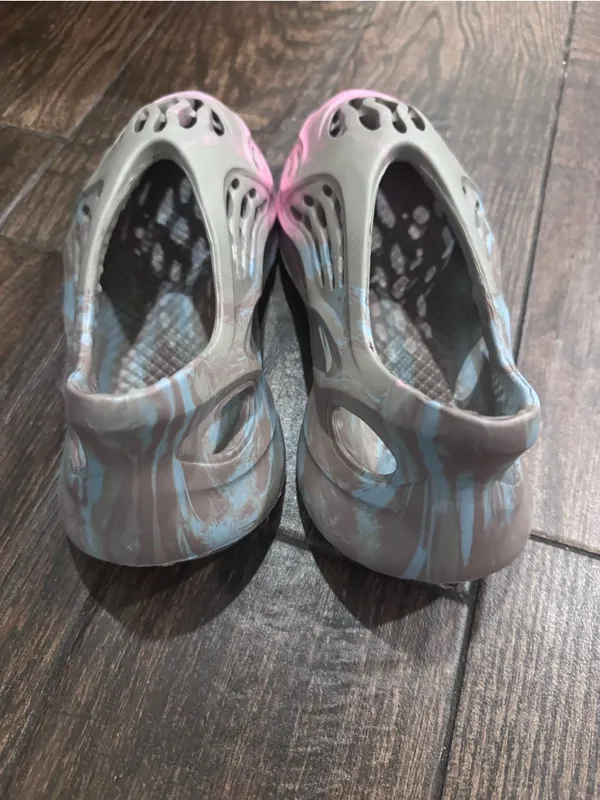 Slip-On Sculpted Foam Clog in Blue and Pink - Image 3
