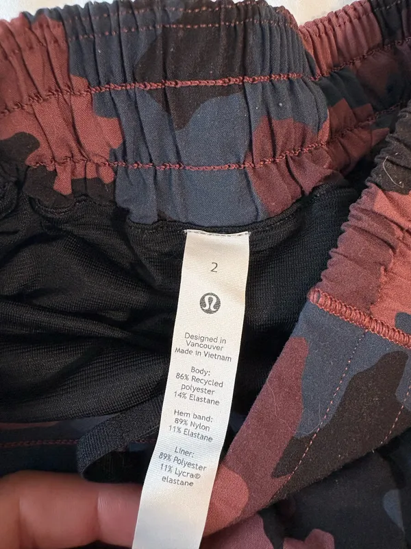 Hotty Lululemon Hot 2.5" Shorts camo - Image 2