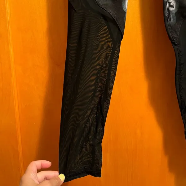 Alo yoga mesh leggings - black & white - Image 3