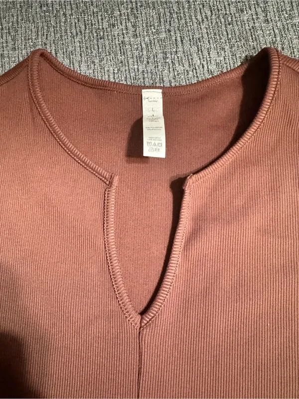 Alo Savvy Short Sleeve Rib Crop Top - Image 3
