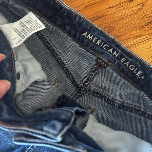 American Eagle Highest Rise Mom Jean Shorts Women’s 4 Medium Dark Wash Denim - Image 2