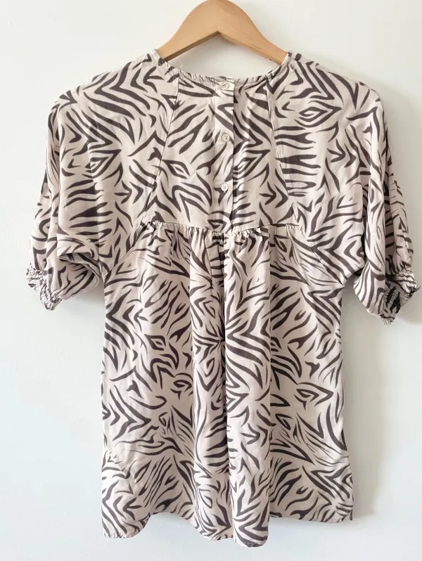Jessica Simpson Women Short Sleeve Animal Print Blouse (Med) O216 - Image 8