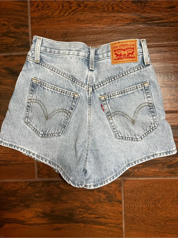 Levi’s Distressed High Waisted Mom Shorts Denim Size 24 Women’s - Image 4