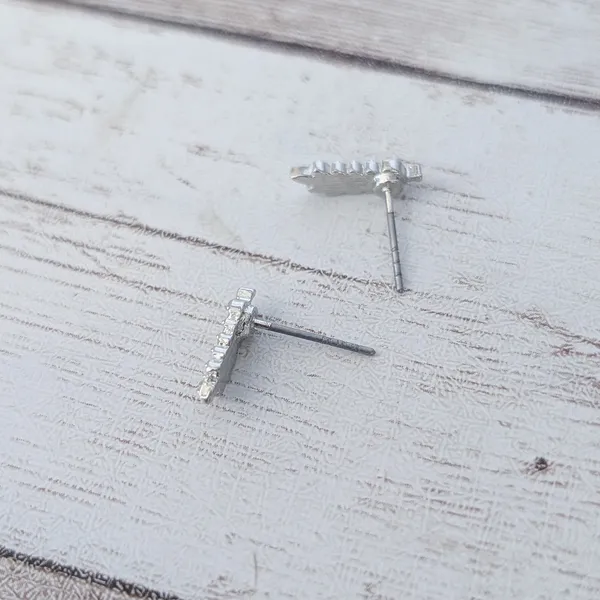 Vintage Stud Earrings Small & Dainty Silver Tone Branch/Leaf - Image 5