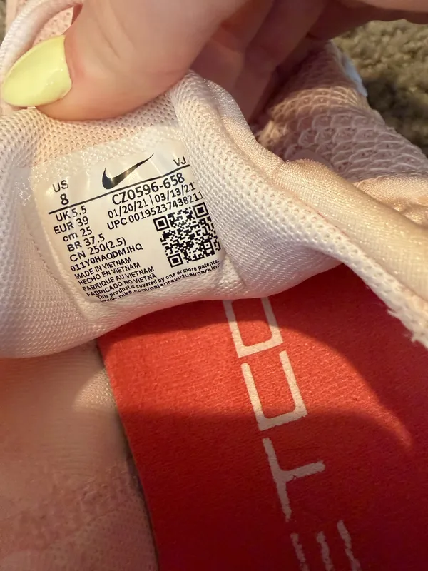 Nike Pink Sneakers Women’s - Image 3