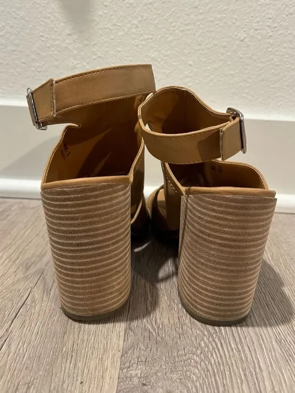 Dolce Vita Brista Heels Size 8 Tan Open Toe Ankle Booties - Image 2