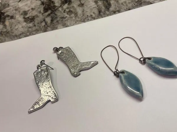 Lot Of 2 Costume Pierced Earrings Mix Dangle Mix - 1 Handmade 1 Cowboy Boots - Image 5