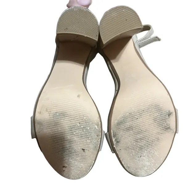 Steve Madden Ankle Buckle Block Heel Cream Sandals Size 6 - Image 5