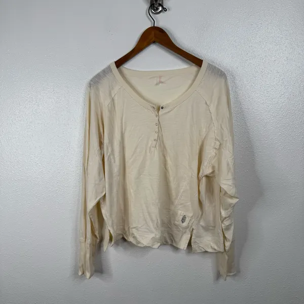 Free People‎ Movement Winner Layer Top in Cream Size Medium - Image 2