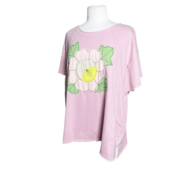NWT EASEL Women’s Boho Pink Floral Patchwork Appliqué Pocket Tshirt - Image 4