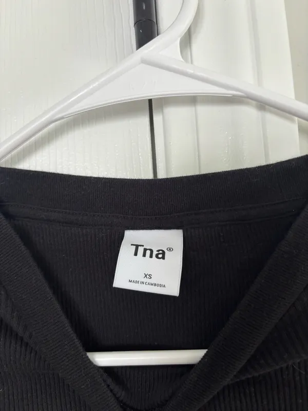 Aritzia TNA Long Sleeve - Image 3
