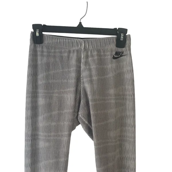 Nike‎ Women's Size Small Gray Printed Workout Activewear Cropped Leggings - Image 2