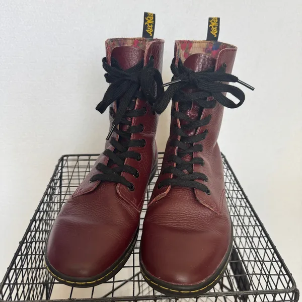 Dr. Martens Stratford Oxblood Leather Floral 9-Eye Combat Boots Women’s 8 - Image 6