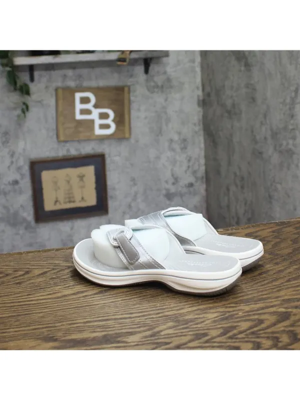 NWT Clarks Breeze Reyna Cloudsteppers Thong Sandals 26181818 Silver Gray 5M - Image 5