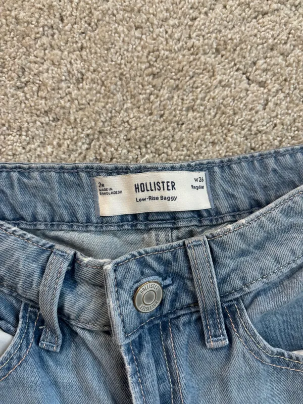 Hollister Low-Rise Baggy Jeans - Image 2