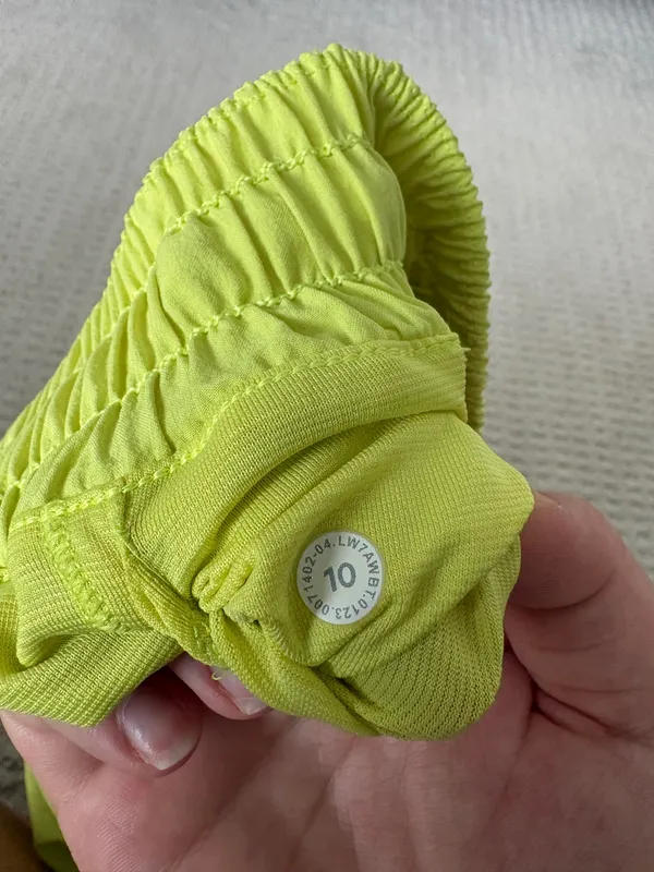 Lululemon Shorts Hot Hot - Image 4