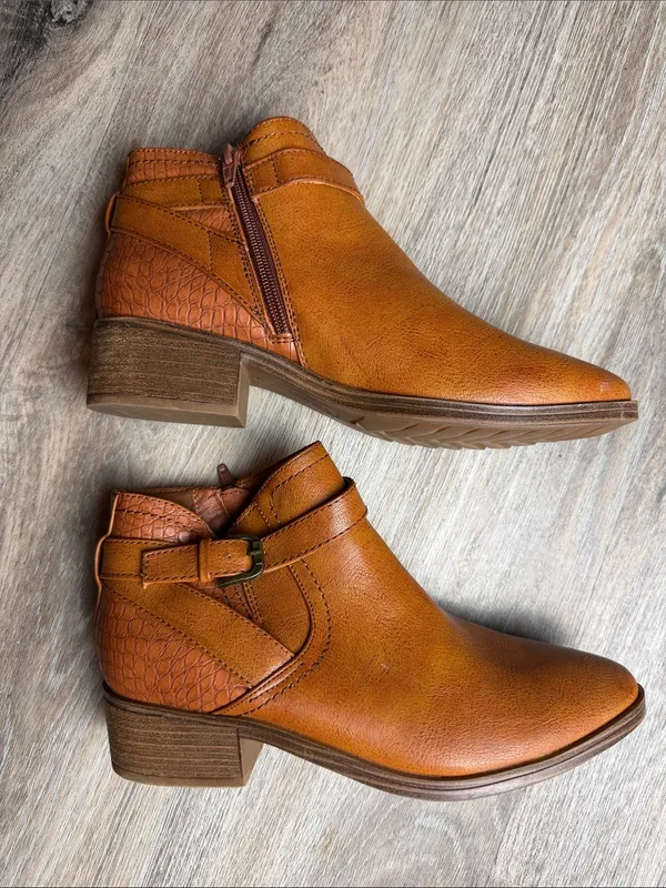 Baretraps Maci Ankle Booties w/ Croc-Embossed Heel Size 8 M - Image 9