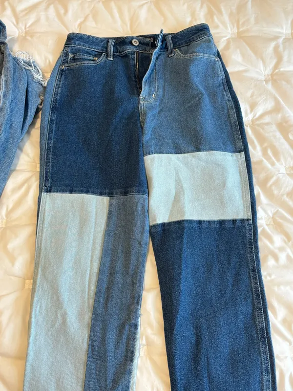 Hollister Ultra High-Rise Mom Jean - Image 10