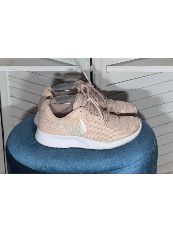 Nike Tanjun pink women's running shoes lightweight sz 9 - Image 2