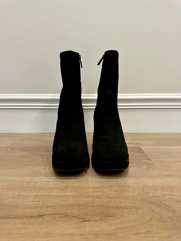 Kenneth Cole Reaction Black Suede Ankle Heeled Boots - Image 4