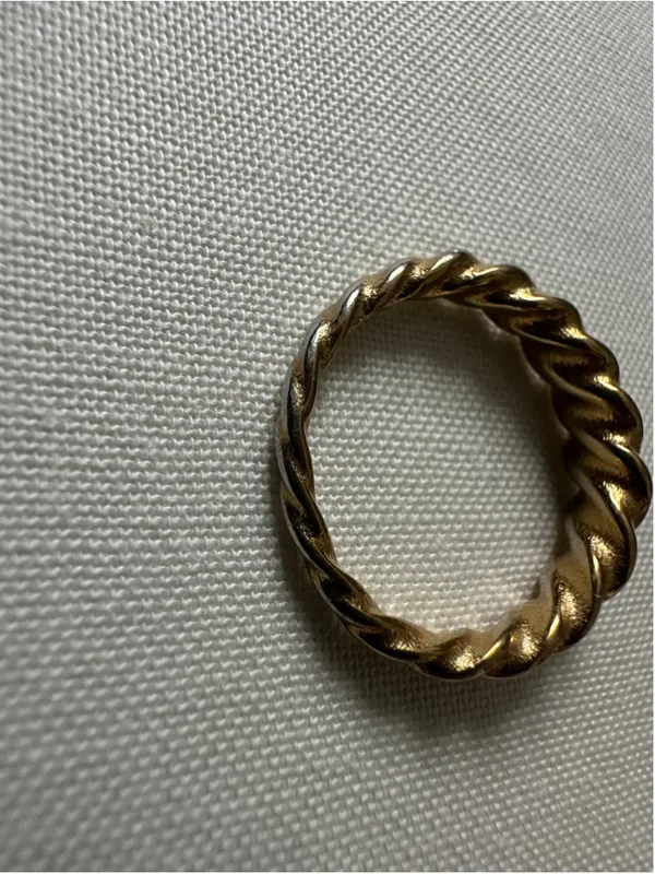 Hey Harper Dove Gold Tone Twisted Band Ring - Size 6 - Image 6