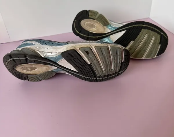 C9 Champion Sneakers, Size 9 - Image 4