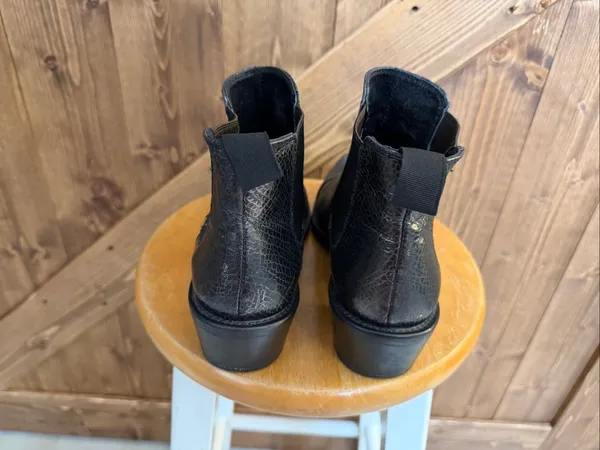 Dolce Vita Women’s Size 8.5 Black Textured Chelsea Ankle Boots - Image 4