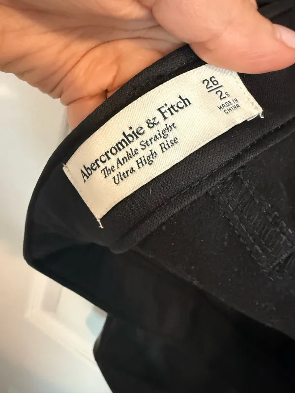Abercrombie and fitch new with tags 26 short black leather pants - Image 5